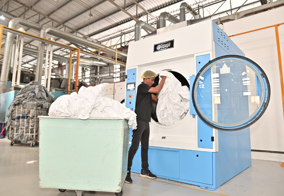 Mas Aero Commercial Laundry and equipped with Commercial Washing Machine Mas Aero Commercial Laundry and equipped with Commercial Washing Machine