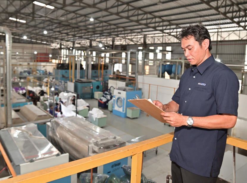 Mas Aero Staff monitoring the Commercial Laundry System Mas Aero Staff monitoring the Commercial Laundry System